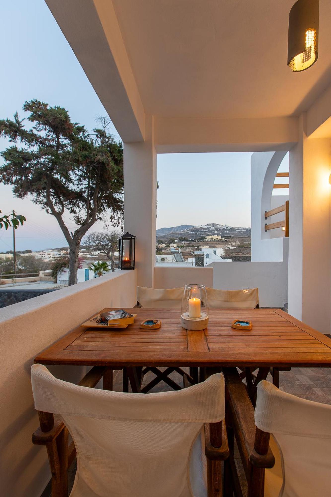Santorini Villatzio Hébergement de vacances Mesariá
